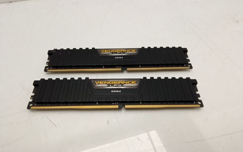 Với điện áp thấp 1.2V, RAM PC Corsair Vengeance 8GB DDR4 3200MHz LPX Tản Nhiệt tiết kiệm điện năng tiêu thụ