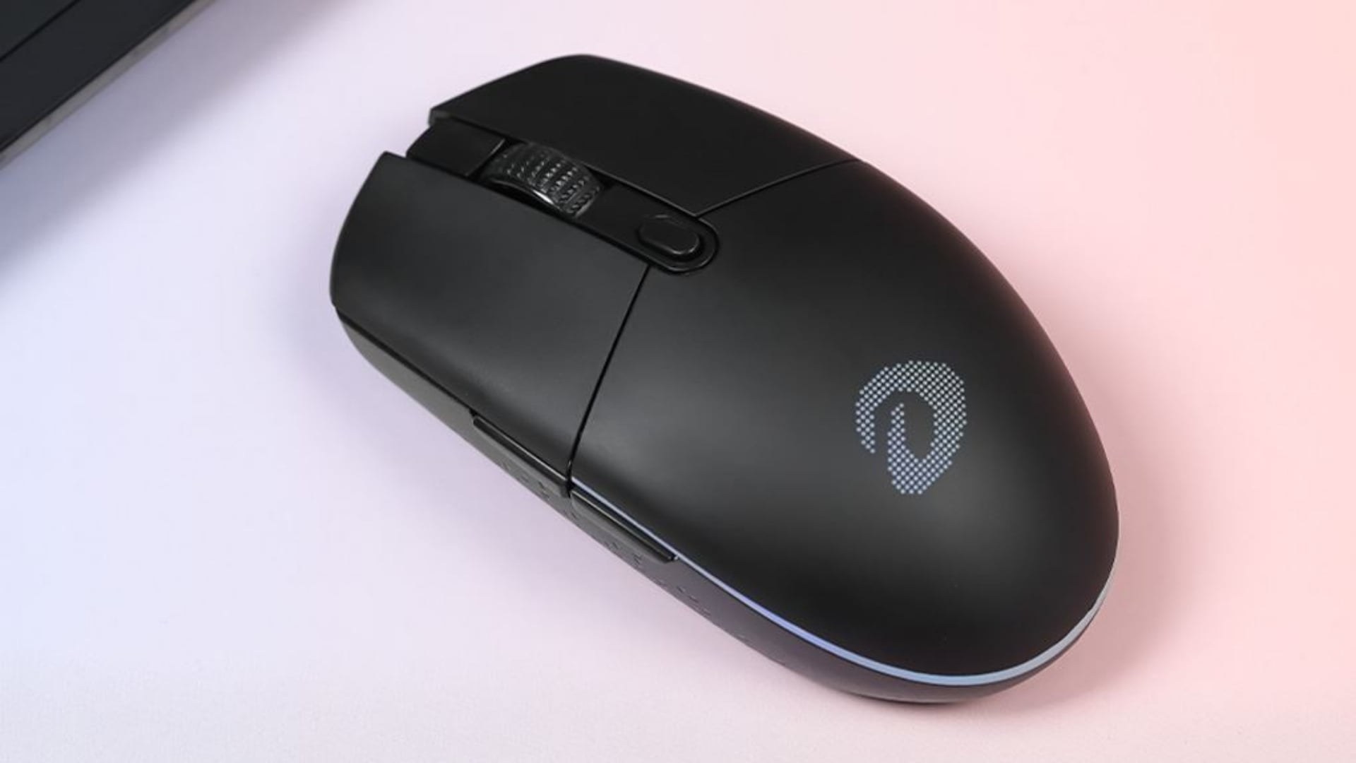 Chuột gaming DareU EM911T được trang bị switch DareU